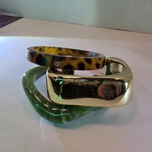 Set of Three Beautiful Acrylic Bangle Bracelets in Tortoise and Gold   NWOT